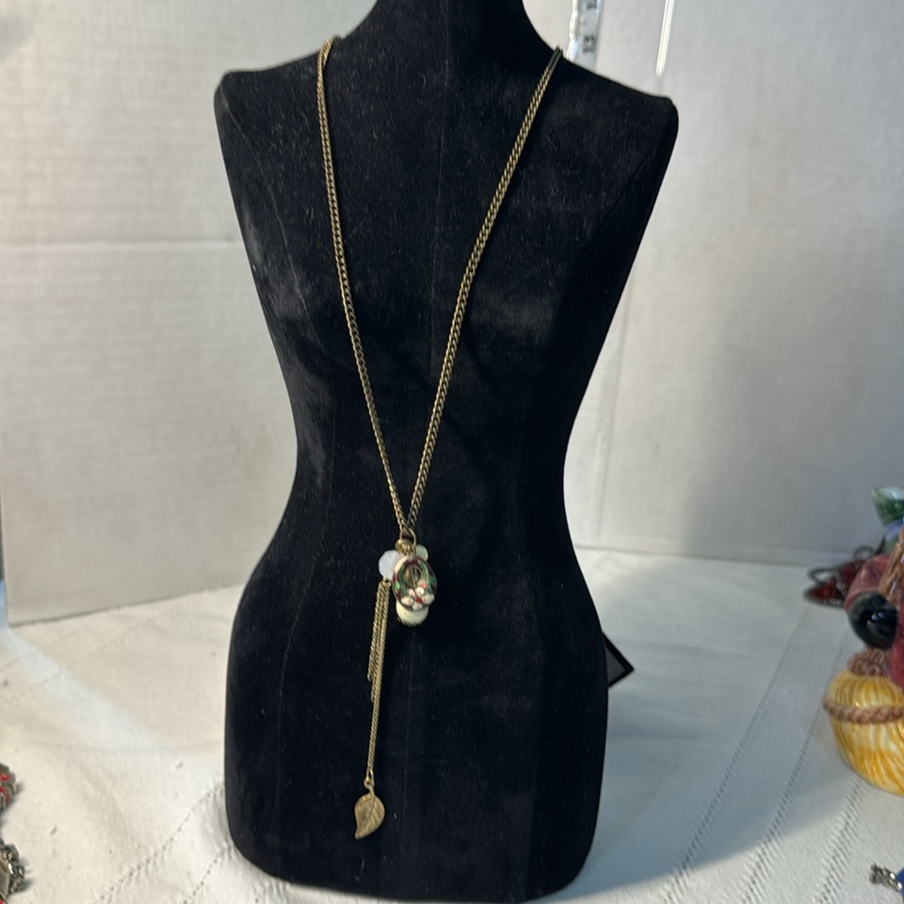 Necklace antique gold tone Multiple Bangali objects and a long chain with a leaf